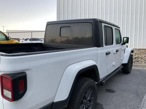 2024 Jeep Gladiator Sport S