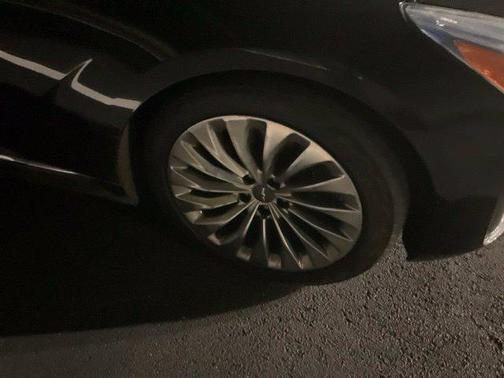 Victoria Black 2019 Genesis G90 5.0 Ultimate