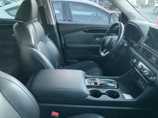 2023 Honda Pilot Touring 8-Passenger