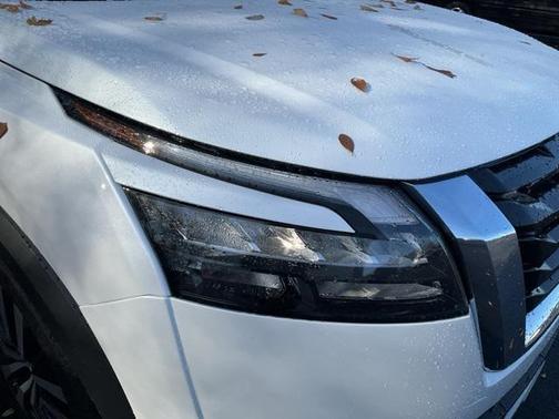 2025 Nissan Pathfinder Platinum 4WD