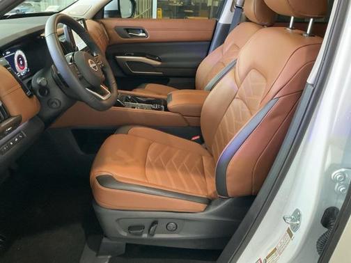 2025 Nissan Pathfinder Platinum 4WD