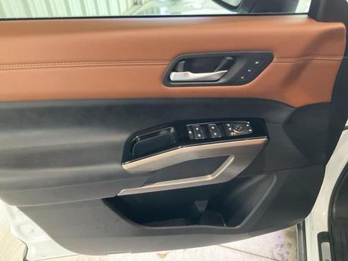 2025 Nissan Pathfinder Platinum 4WD