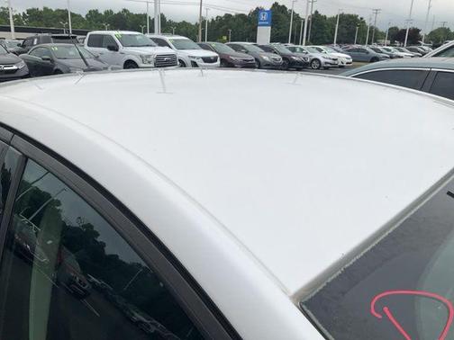 WHITE PLATINUM MET TRI-COAT 2017 Ford Fusion SE