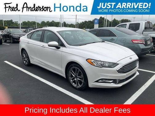 WHITE PLATINUM MET TRI-COAT 2017 Ford Fusion SE