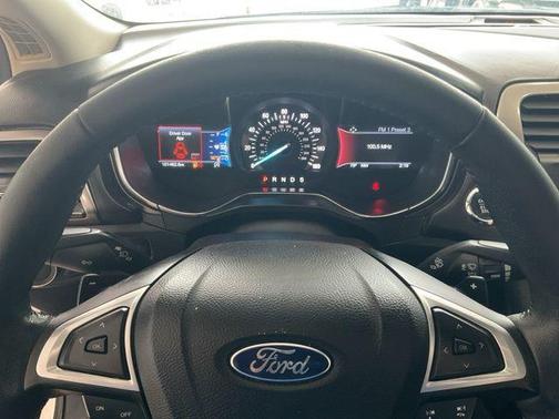 WHITE PLATINUM MET TRI-COAT 2017 Ford Fusion SE