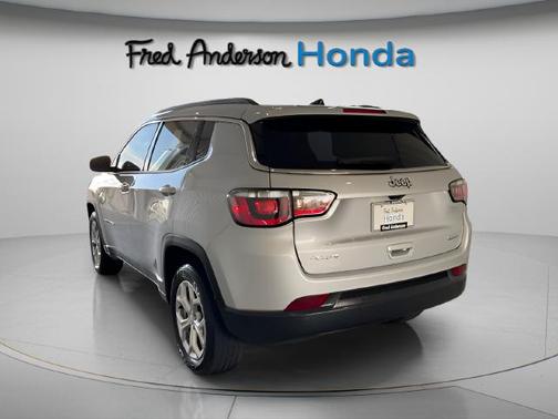 Silver Zynith Metallic Clearcoat 2024 Jeep Compass Latitude