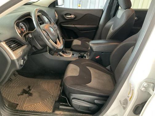 2015 Jeep Cherokee Sport