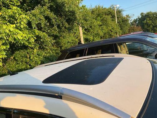 Pearl White 2018 Nissan Rogue Sport SL