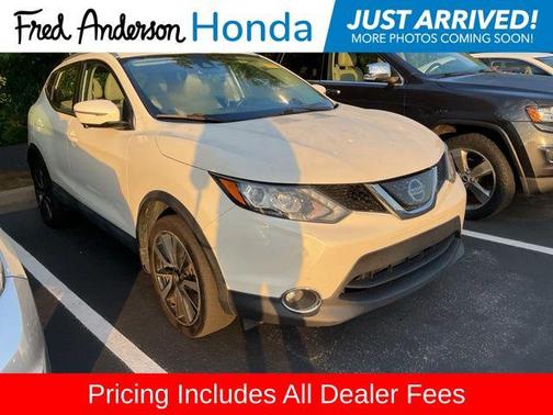 Pearl White 2018 Nissan Rogue Sport SL