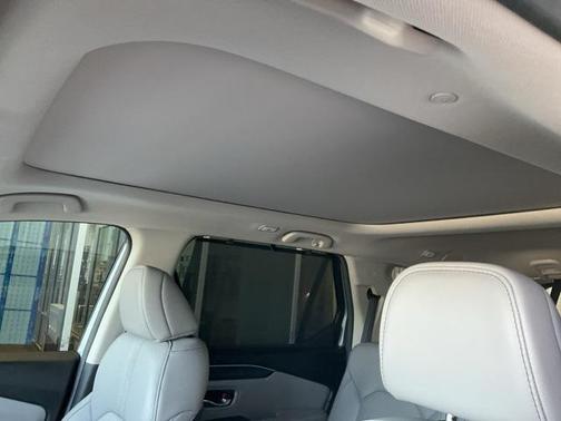 2025 Honda Pilot Touring 8-Passenger