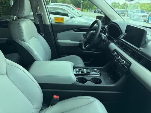 2025 Honda Pilot Touring 8-Passenger