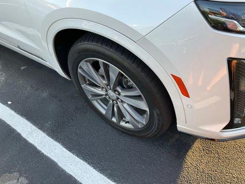 Crystal White Tricoat 2021 Cadillac XT6 Premium Luxury AWD