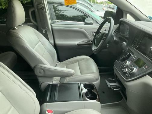 2019 Toyota Sienna XLE