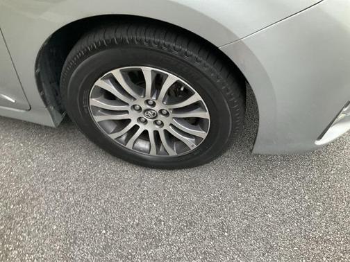 2019 Toyota Sienna XLE