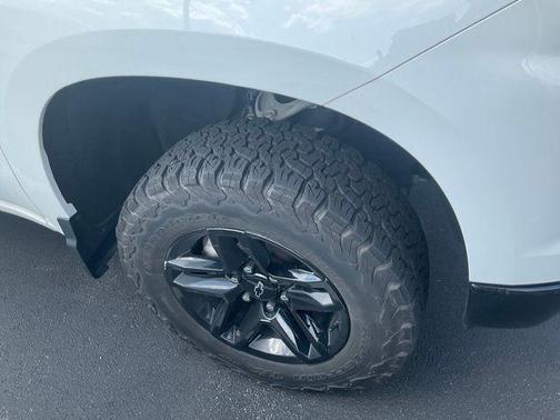 Summit White 2023 Chevrolet Silverado 1500 Custom Trail Boss