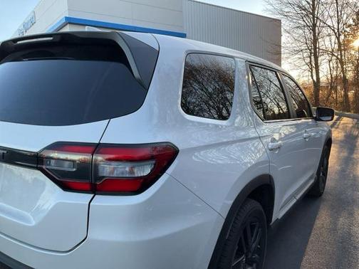 2023 Honda Pilot AWD EX-L 8 Passenger