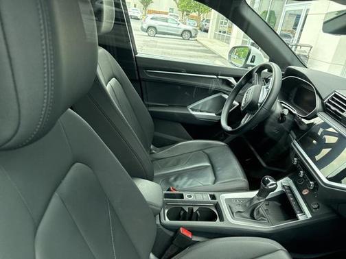 2024 Audi Q3 Premium 45 TFSI S line quattro Tiptronic