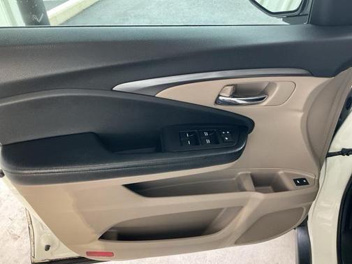 Silver Metallic 2016 Honda Pilot EX-L