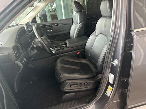 Modern Steel Metallic 2023 Honda Pilot Touring 8-Passenger