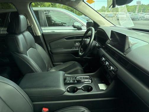 Modern Steel Metallic 2023 Honda Pilot Touring 8-Passenger
