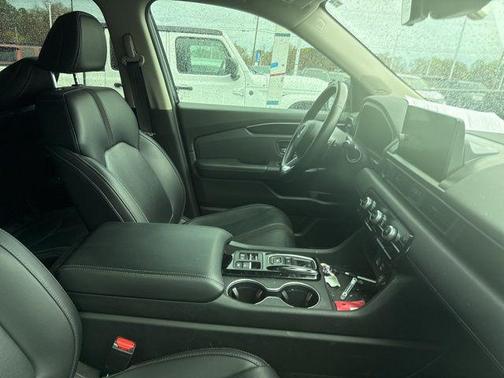 2025 Honda Pilot Touring 8-Passenger