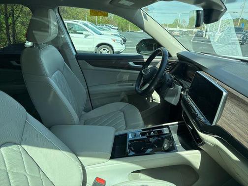 2024 Volkswagen Atlas 2.0T SEL Premium R-Line 4MOTION