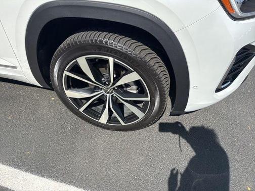 2024 Volkswagen Atlas 2.0T SEL Premium R-Line 4MOTION