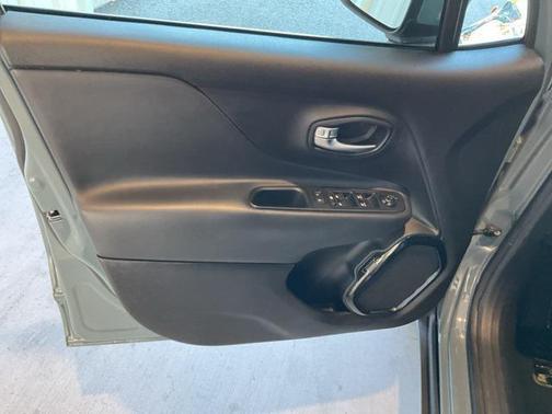 2017 Jeep Renegade Altitude