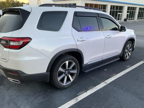 2023 Honda Pilot Touring 8-Passenger