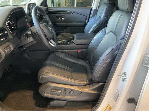2023 Honda Pilot Touring 8-Passenger