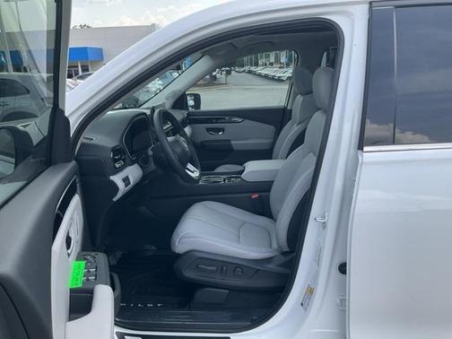 2025 Honda Pilot Touring 8-Passenger