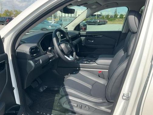 2025 Honda Pilot Touring 8-Passenger
