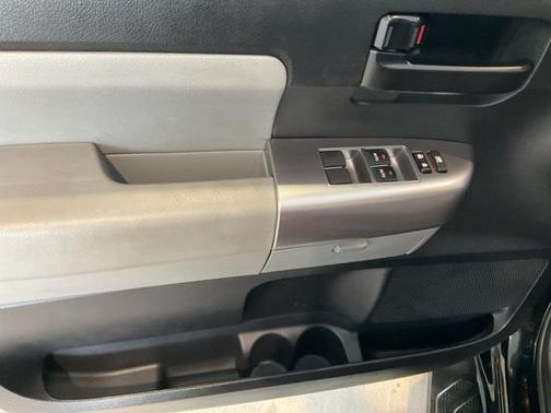 2022 Toyota Sequoia SR5