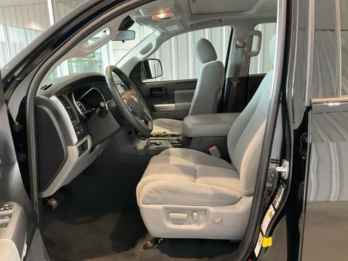 2022 Toyota Sequoia SR5