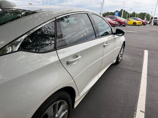 Platinum White Pearl 2018 Honda Accord LX