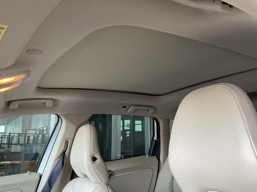 Ice White 2013 Volvo XC60 T6