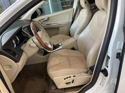 Ice White 2013 Volvo XC60 T6