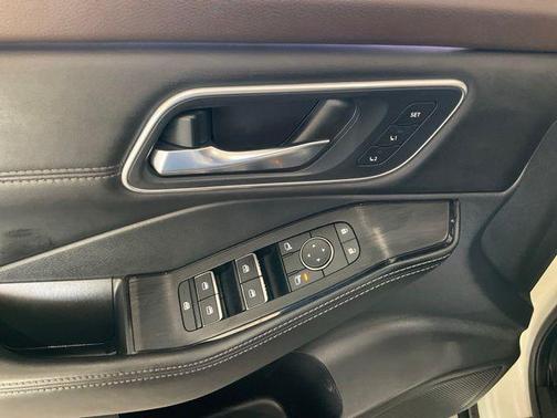 Pearl White Tricoat 2023 Nissan Rogue Platinum