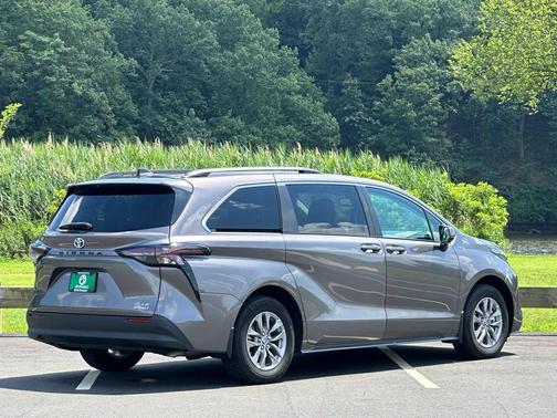 2024 Toyota Sienna LE
