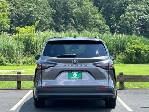 2024 Toyota Sienna LE