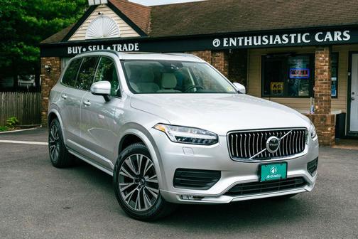 Bright Silver Metallic 2021 Volvo XC90 T5 Momentum