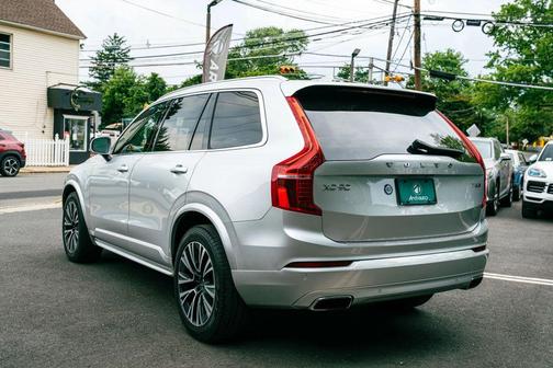 Bright Silver Metallic 2021 Volvo XC90 T5 Momentum