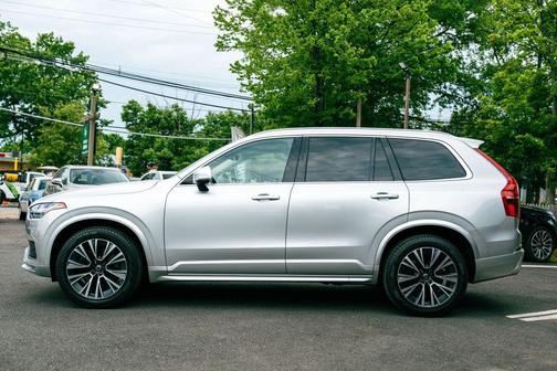 Bright Silver Metallic 2021 Volvo XC90 T5 Momentum