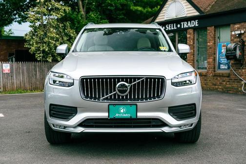 Bright Silver Metallic 2021 Volvo XC90 T5 Momentum