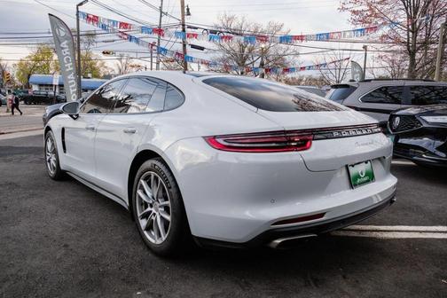 2018 Porsche Panamera 4