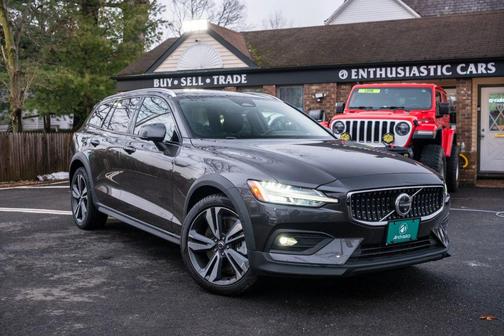 2025 Volvo V60 Cross Country Plus, B5 AWD Gas (mild hybrid)