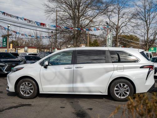 2025 Toyota Sienna XLE