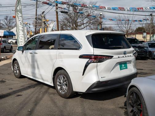 2025 Toyota Sienna XLE