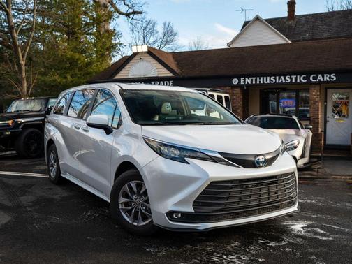 2025 Toyota Sienna XLE