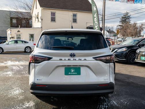 2025 Toyota Sienna XLE